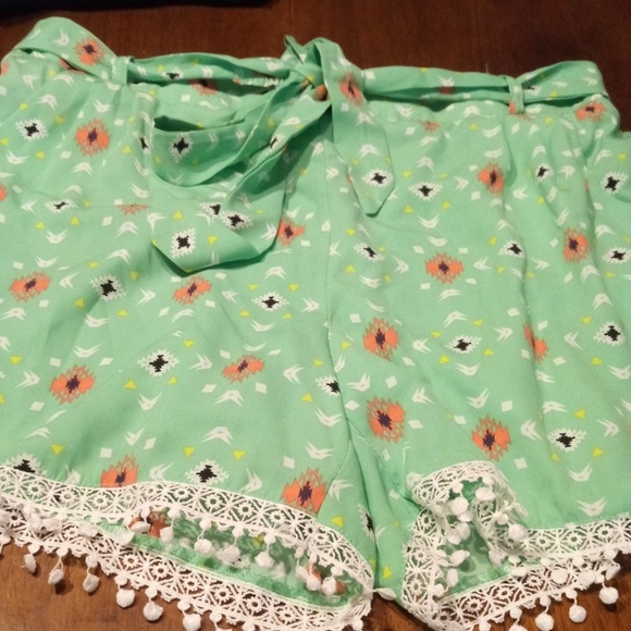 My Michelle Pants - Cute Aztec Print Shorts Size L